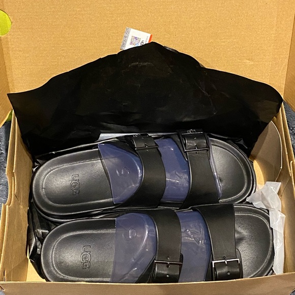 UGG sandals new in box - Picture 3 of 3